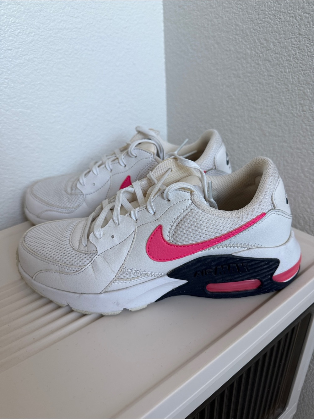 Nike Excee White / Navy Blue & Pink Sneakers.